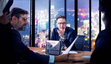 سلبيات موقع أمازون: 10 عيوب حقيقية تدفع الشركات لإنشاء متجر إلكتروني خاص